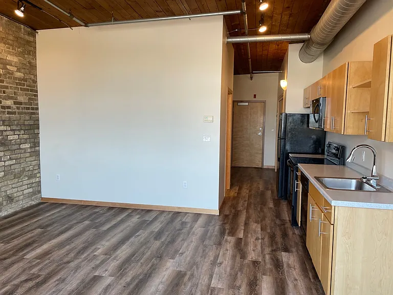 309 Roberts St N #401 — Photo 15