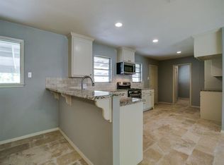 710 Oakwood Dr, Euless, TX 76040