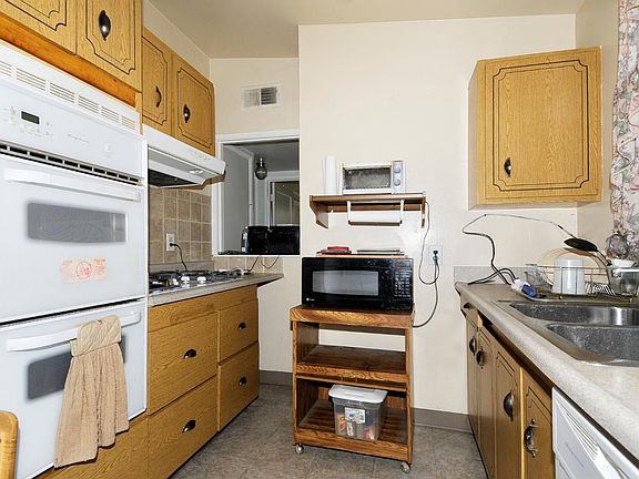 4th image of 2485 Gonzaga St