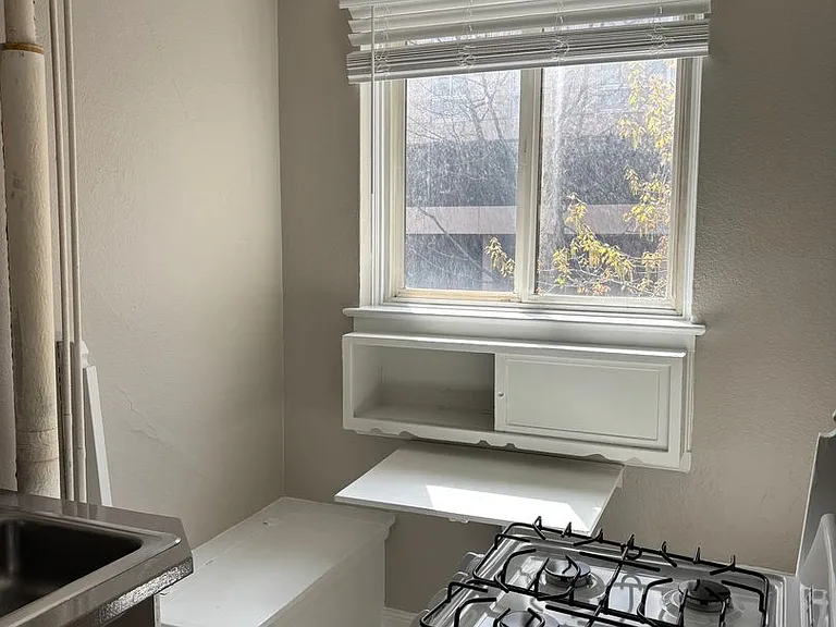 Charlesgate Apartments - Vintage Studios — Photo 38