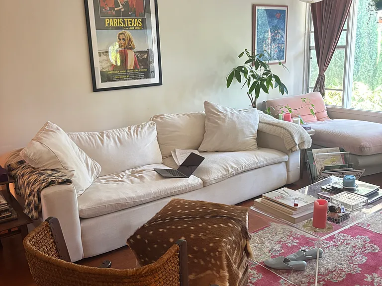 2135 N Beachwood Dr — Photo 3