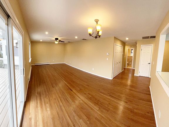 4th image of 39 Quincy Ct S