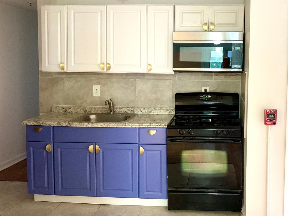 1st image of 5005 Woodland Ave #1