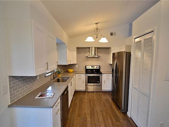 4th image of 7828 Hyacinth Dr