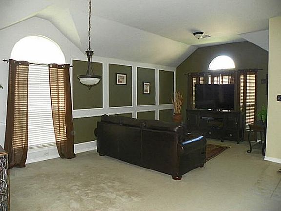 4th image of 307 Larkspur Ct