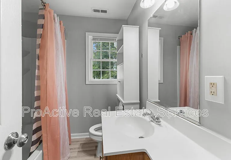 1415 Commerce Ave #1 — Photo 11