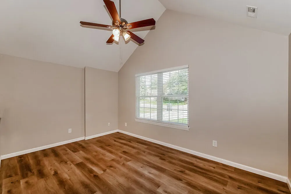 3 bed, 2.0 bath, 1105 sqft, $1,870 — Photo 4