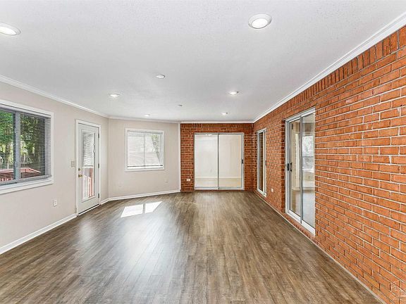 3rd image of 303 Shoreline Dr