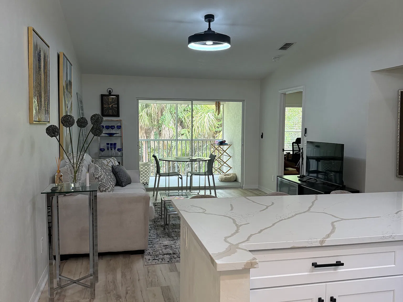 2 bed, 1030 sqft, $2,200 — Photo 4