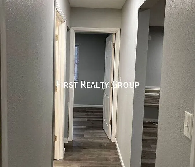 305 N Broadway St #7 — Photo 8