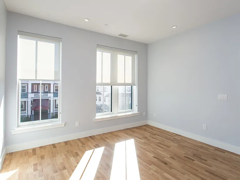 13 W Central St #3 — Photo 8