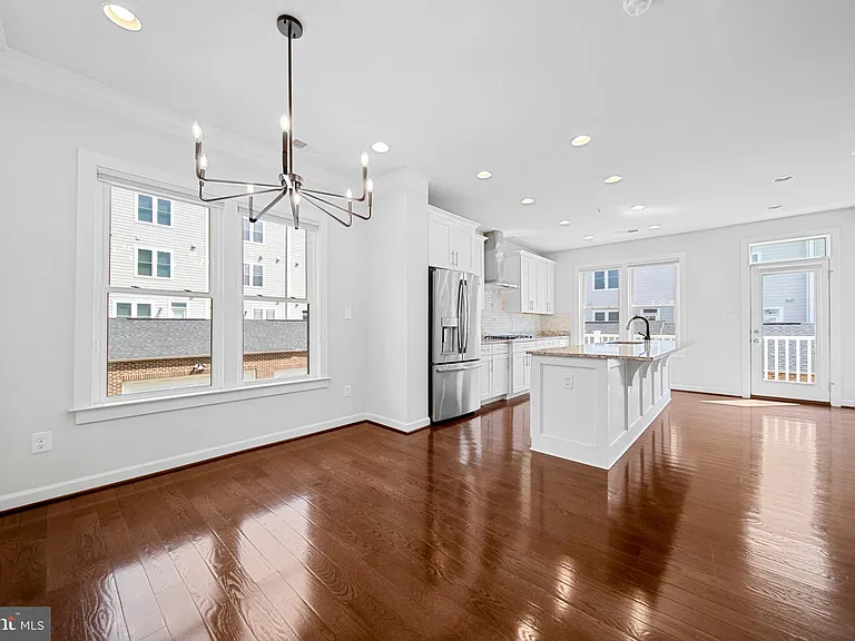 1121 S Lincoln St — Photo 14