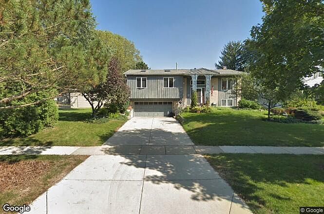 1st image of 709 Cambridge Dr