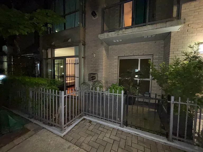 928 Richards St #XX2 — Photo 2