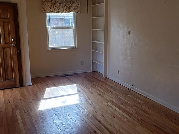 3rd image of 2910 N Hancock Ave