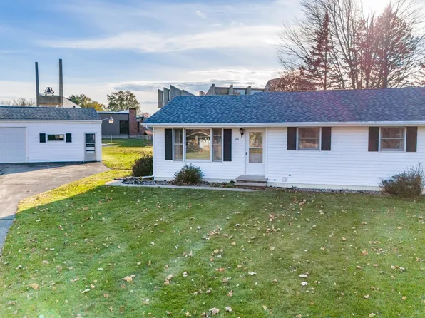 305 S Beech St, Black Creek, WI 54106