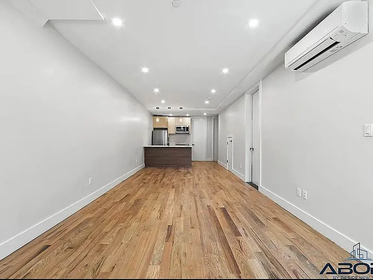 242 Montrose Ave #1A — Photo 10
