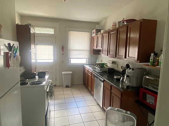 4th image of 2157 Tuller St