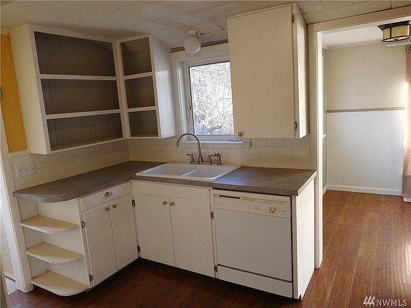 5th image of 704 Turner Ave