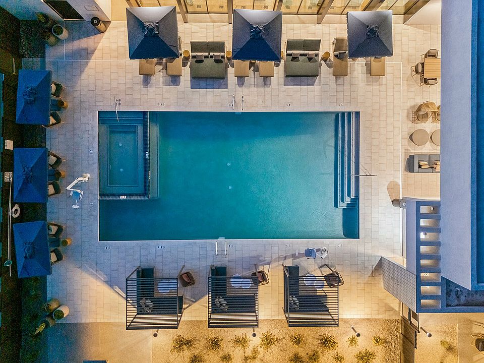 2121 - Pool
