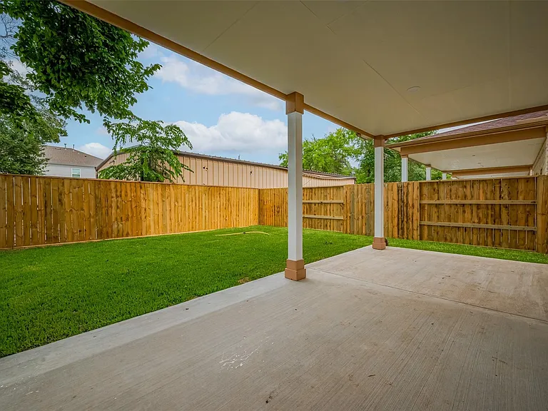 2206 Hoskins Dr — Photo 9