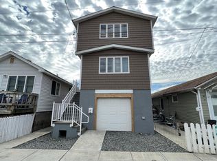 22 W 16th Rd, Far Rockaway, NY 11693