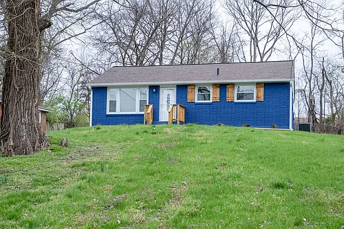 3914 Creekside Dr Photo 1