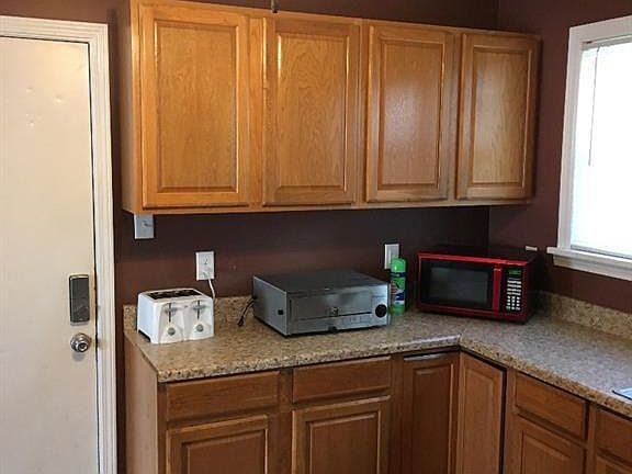 3rd image of 1305 W Macon St #1