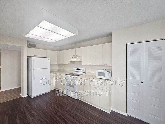 5th image of 3780 Pinebrook Cir APT 301