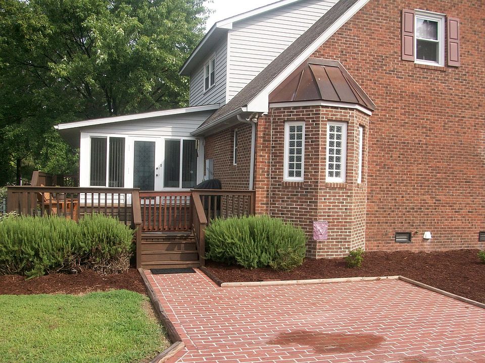 2nd image of 4605 Helen Ln