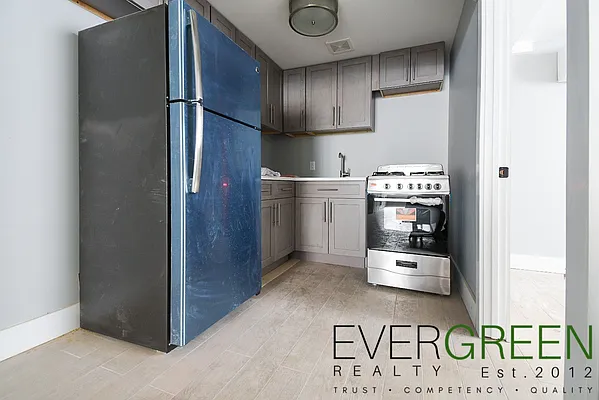 Rented by Evergreen Apartments BK | media 2