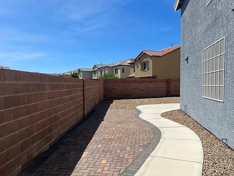 5541 Crestlock Dr — Photo 32