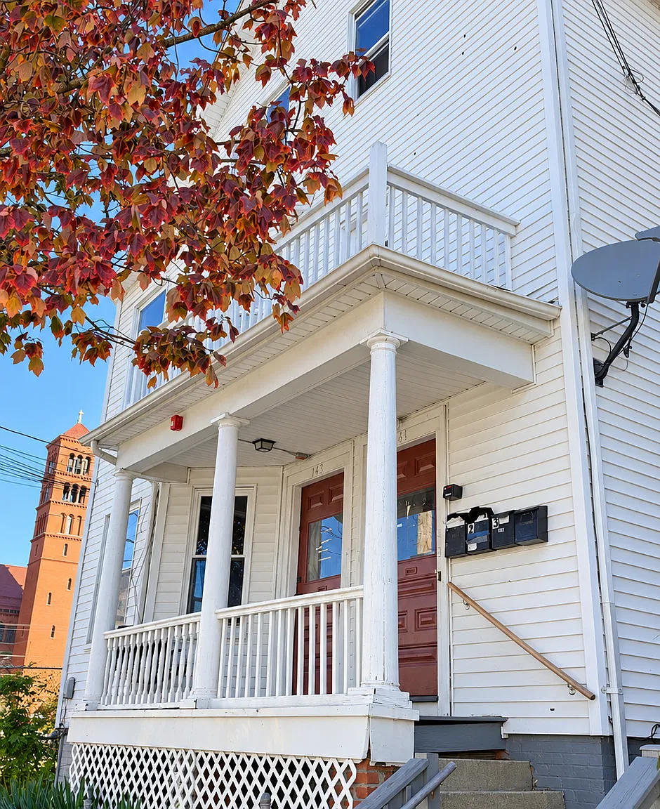4 bed, $2,500 — Photo 2