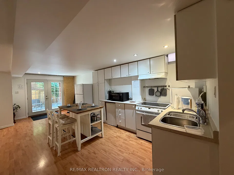 976 Cristina Ct #BASEMENT
