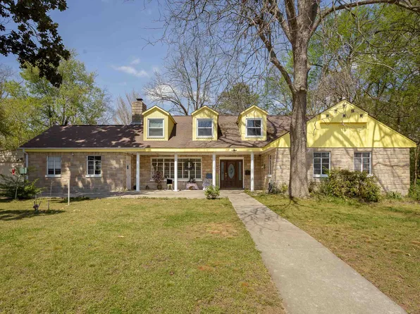 406 N Commons St W, Tuscumbia, AL 35674