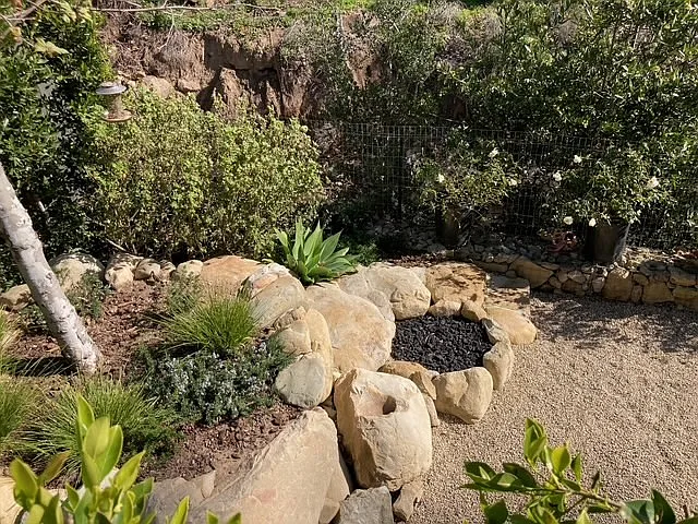 1247 E Valley Rd — Photo 11