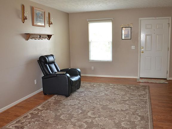 5th image of 527 Misty Dawn Dr