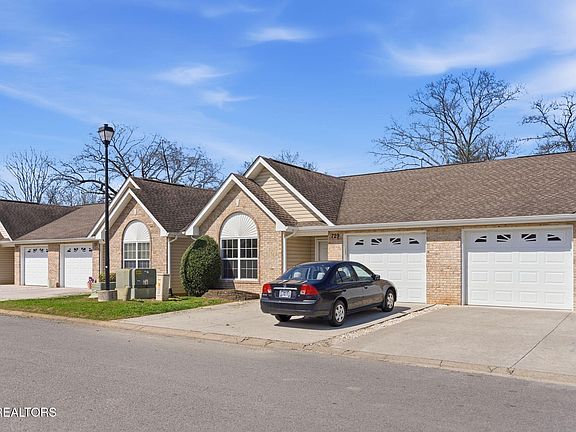 3rd image of 729 Graham Way