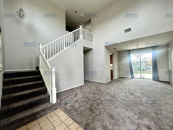 5th image of 34698 Yale Dr