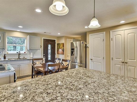 3rd image of 1122 Indian Dr