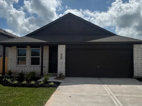 916 Constitution Dr, Bay City, TX 77414