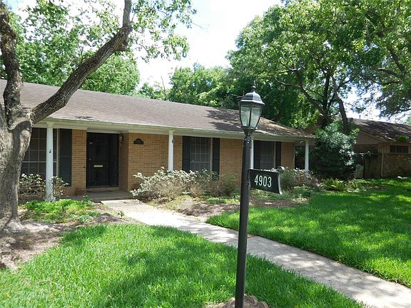 3rd image of 4903 Braesvalley Dr