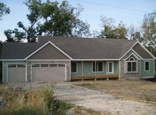 195 Walnut Rd, Grinnell, IA 50112