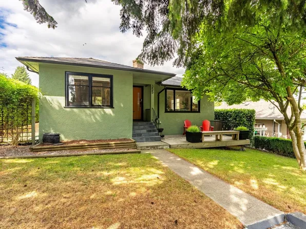355 Sherbrooke St, New Westminster, BC V3L 3M8