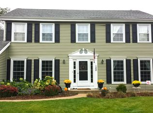 100 S Cambridge Dr, Geneva, IL