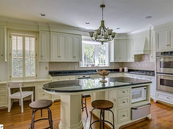 5th image of 31 Woodvale Ave