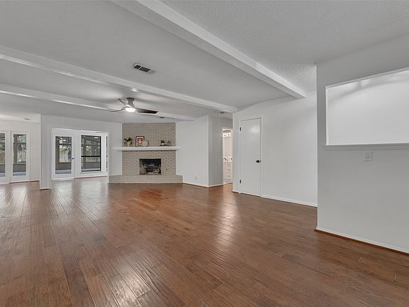 4th image of 204 Juniper St