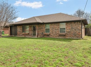 402 S 1st St, Krum, TX 76266