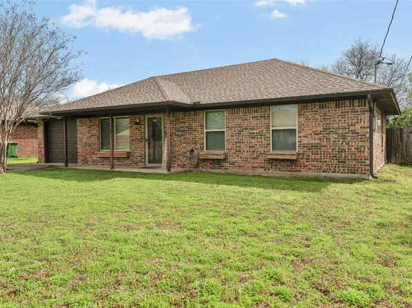 402 S 1st St, Krum, TX 76266