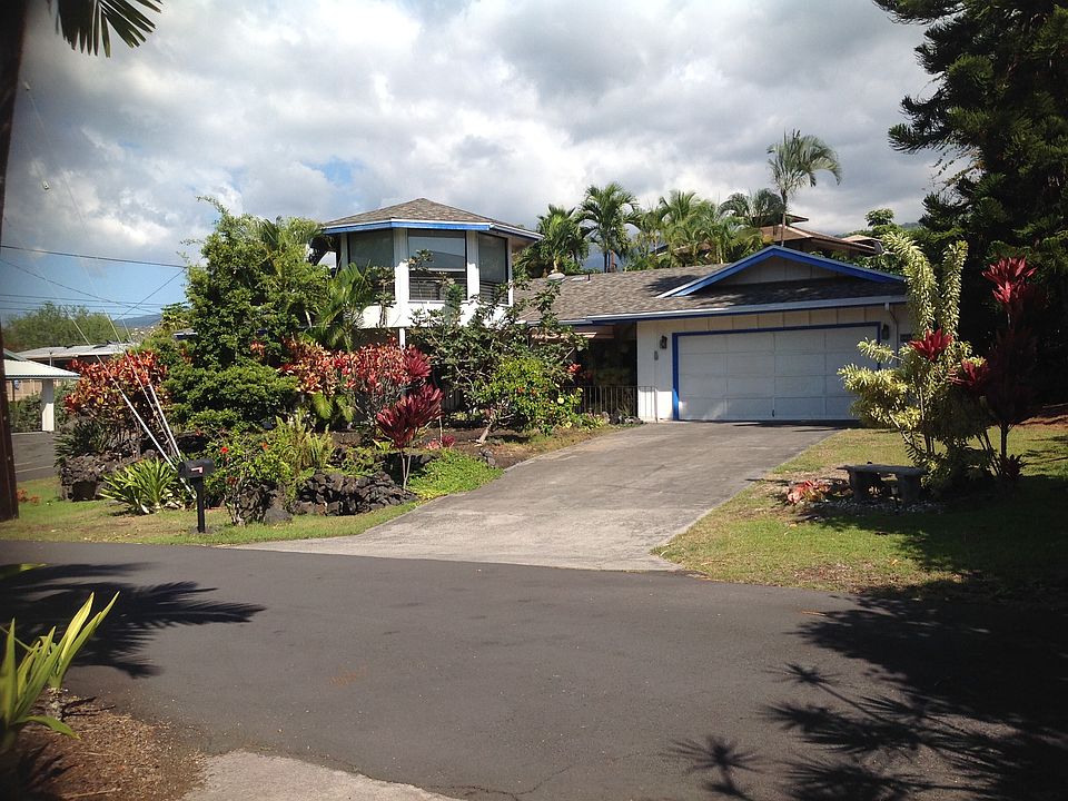SFR - corner lot with 2 car garage

1 block to Magic Sands Beach